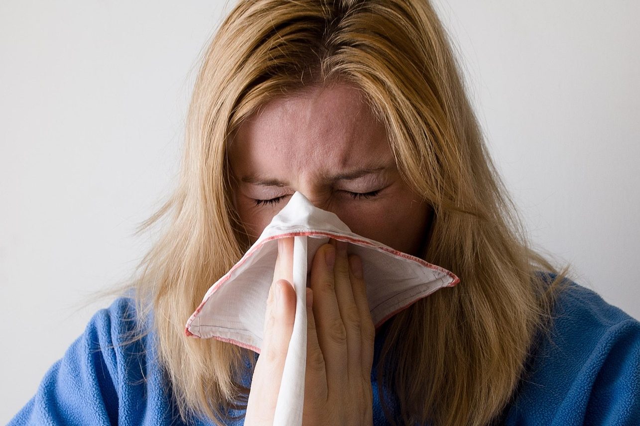 Augenjucken, Fließschnupfen, juckender Hautausschlag